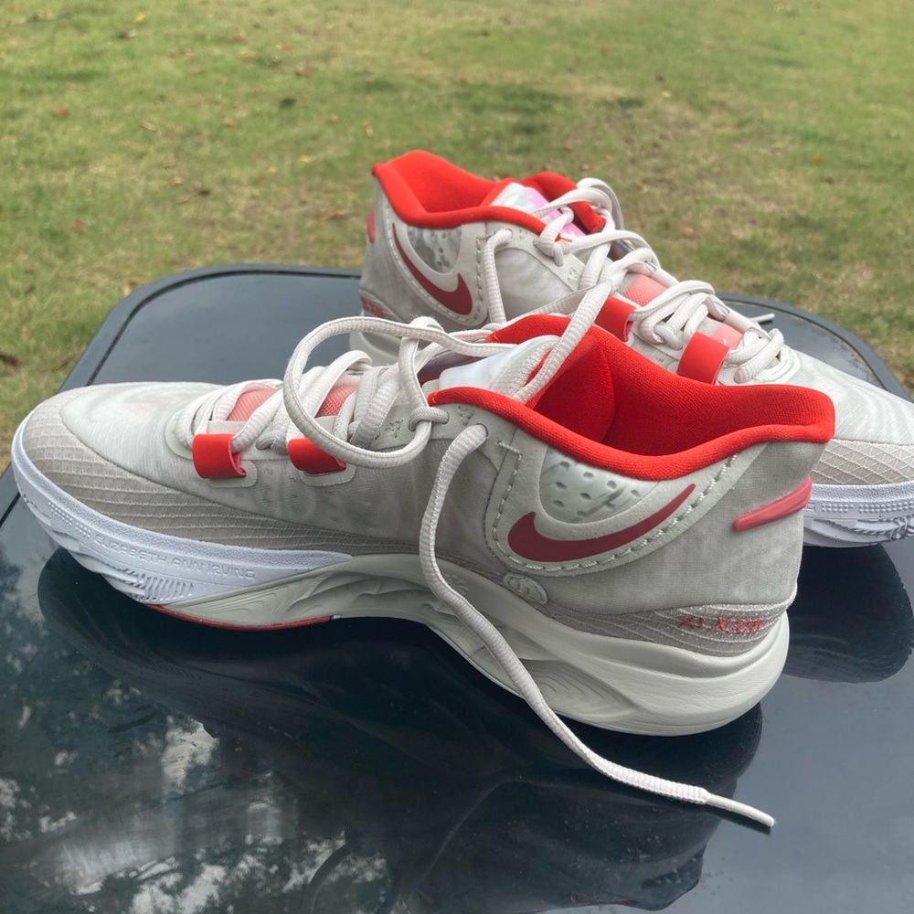 NWOB Authentic Nike Kyrie 8 light bone picante red